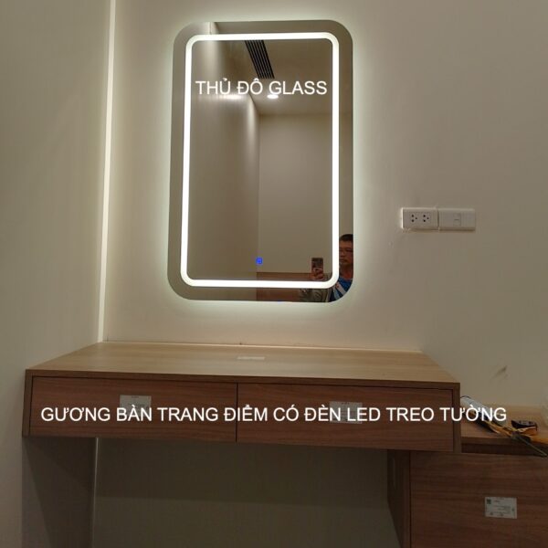 Gương bàn trang điểm có đèn led treo tường tại Hà Nội